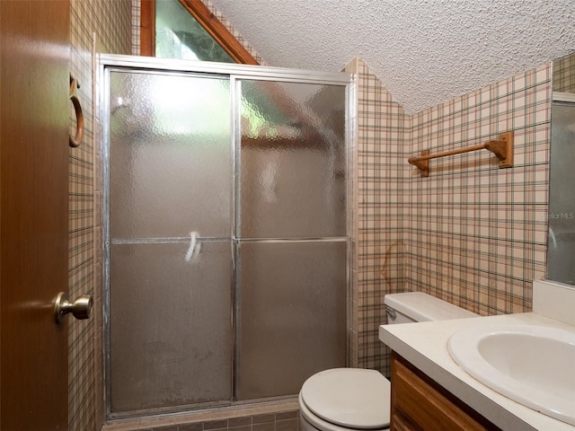 11420 NW 110th Ave, Reddick, FL 32686 - full bath with wallpapered walls, a shower stall, toilet, vanity, and a textured ceiling