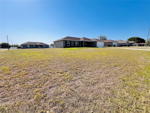view of yard featuring a garage
