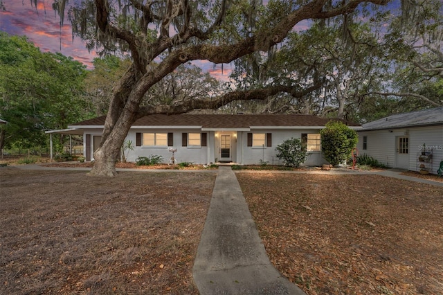 ranch-style house featuring a shingled roof