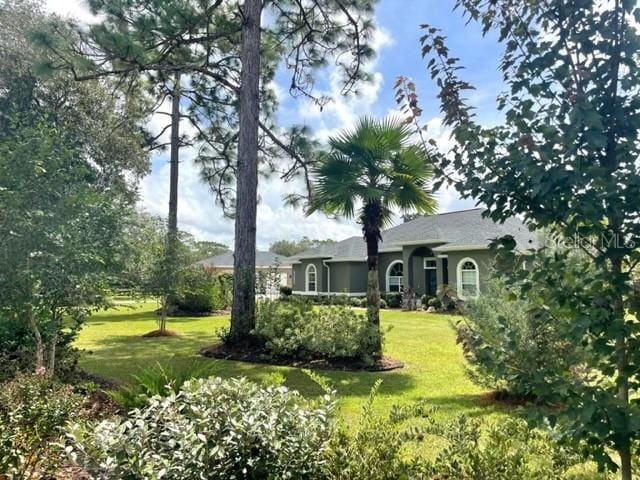 4658 W Hacienda Dr, Beverly Hills, FL 34465 - view of front of property with a front yard