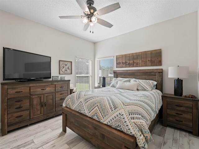 4658 W Hacienda Dr, Beverly Hills, FL 34465 - bedroom featuring light wood-style flooring, a textured ceiling, and ceiling fan