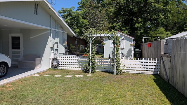 view of yard featuring fence