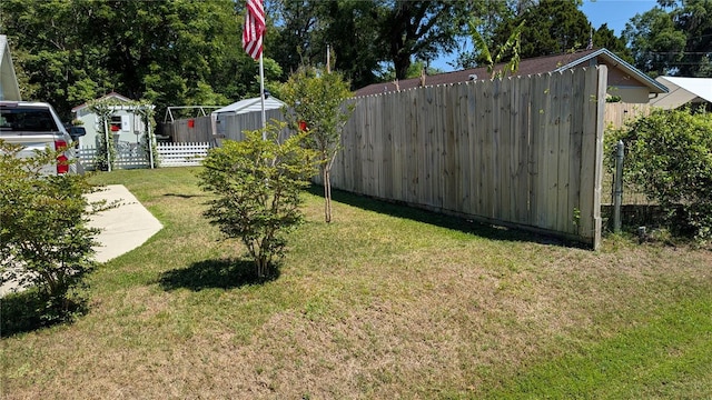 view of yard featuring fence
