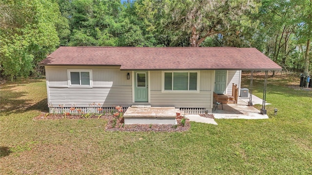 4180 W Anthony Rd, Ocala, FL 34475 - ranch-style house featuring a front lawn, roof with shingles, and cooling unit