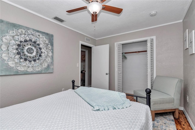 4180 W Anthony Rd, Ocala, FL 34475 - bedroom with baseboards, wood finished floors, visible vents, and a closet
