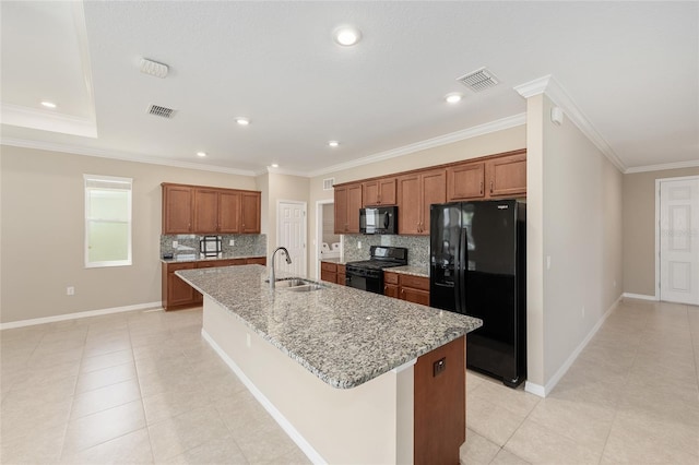 8952 SW 79th Ln, Ocala, FL 34481 - kitchen featuring visible vents, decorative backsplash, a kitchen island with sink, and black appliances
