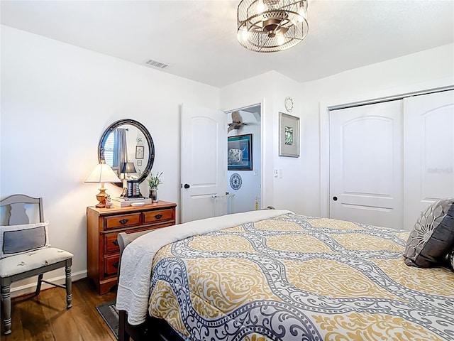 4806 SW County Road 769, Arcadia, FL 34269 - bedroom featuring baseboards, a closet, wood finished floors, and visible vents
