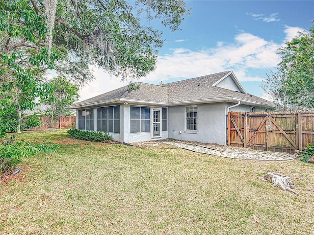 5327 SW 89th St, Ocala, FL 34476 - back of house featuring stucco siding, a sunroom, a fenced backyard, a gate, and a yard