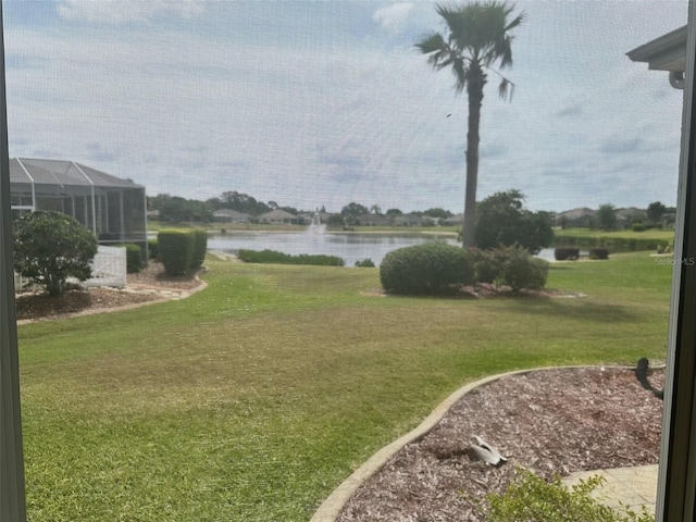 view of yard featuring a water view