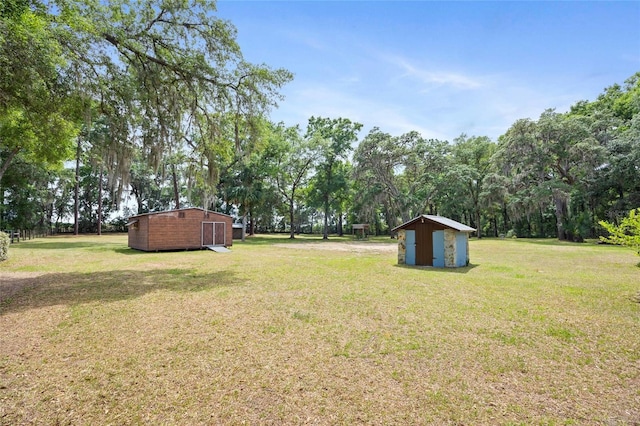view of yard with a storage shed and an outdoor structure