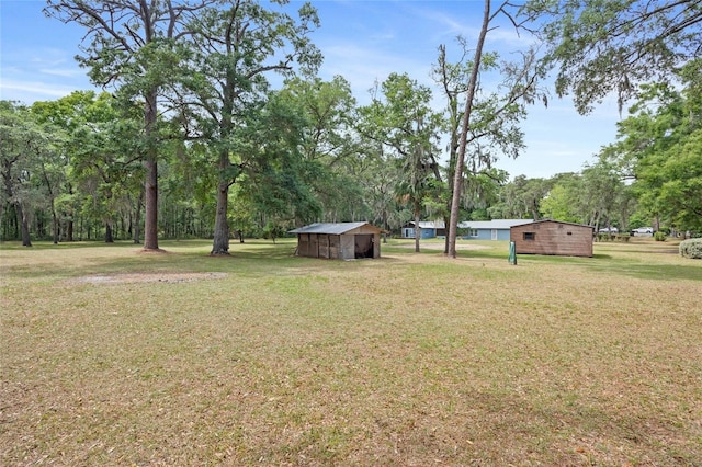 view of yard featuring an outbuilding and a pole building