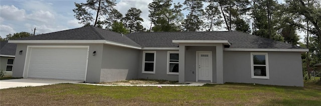 ranch-style house with roof with shingles, an attached garage, stucco siding, a front yard, and concrete driveway