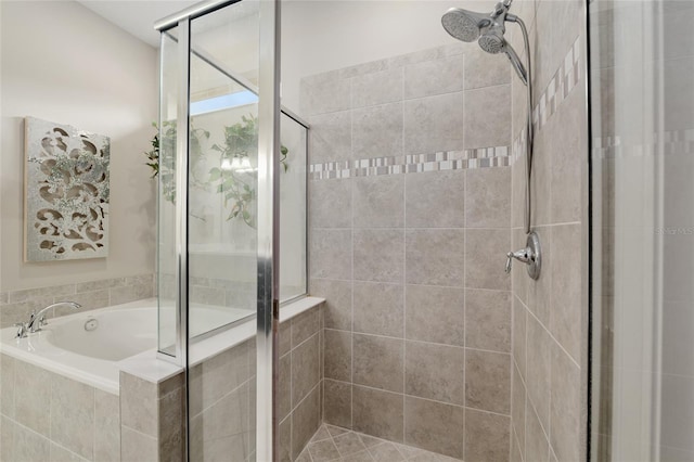 6816 SW 95th Cir, Ocala, FL 34481 - full bath featuring a garden tub and a stall shower