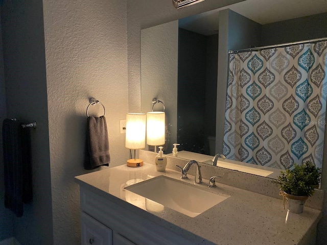 6432 NW 64th Ter, Ocala, FL 34482 - full bath featuring a textured wall, vanity, and a shower with curtain