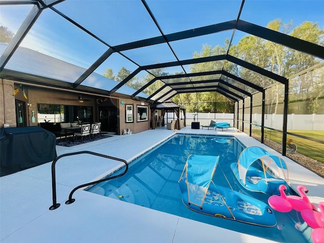 view of swimming pool with ceiling fan, an outdoor living space, a patio, and a fenced in pool