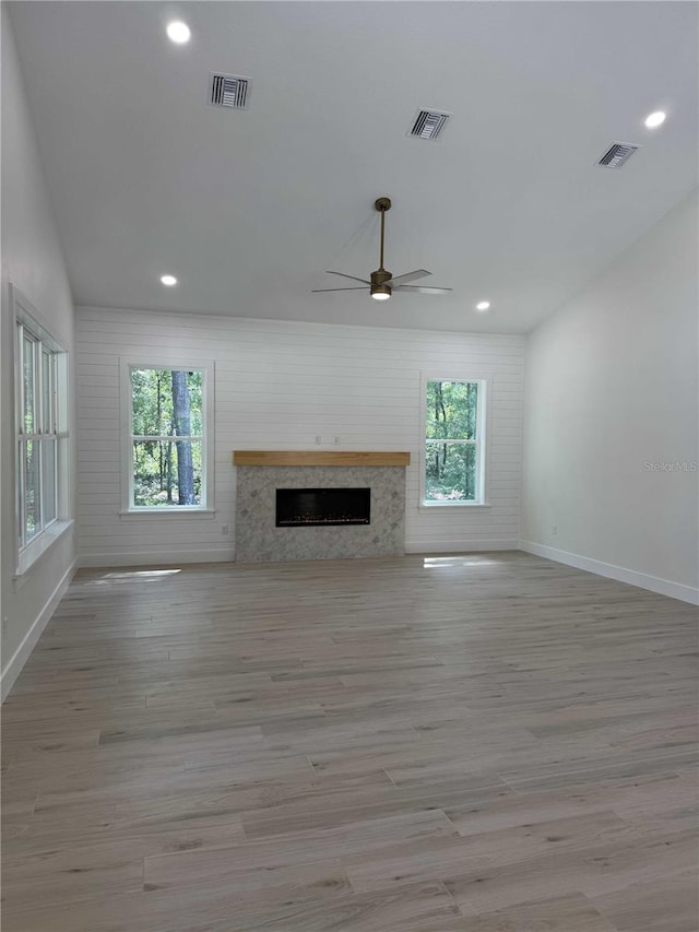 18890 SW 60th St, Dunnellon, FL 34432 - unfurnished living room featuring baseboards, visible vents, a ceiling fan, and a healthy amount of sunlight