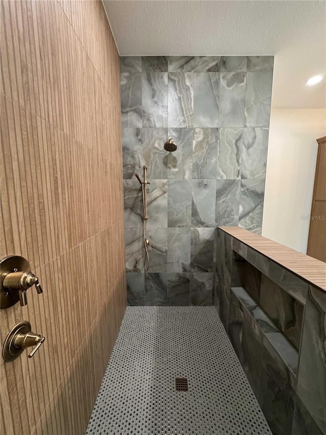 18890 SW 60th St, Dunnellon, FL 34432 - full bath with tiled shower and a textured ceiling