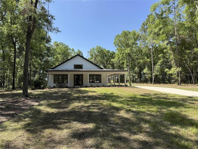 18890 SW 60th St, Dunnellon, FL 34432 - exterior space with a front lawn