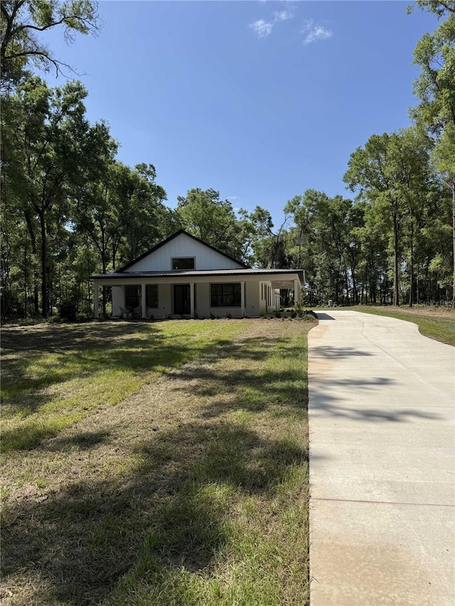18890 SW 60th St, Dunnellon, FL 34432 - view of front facade featuring a front lawn and driveway
