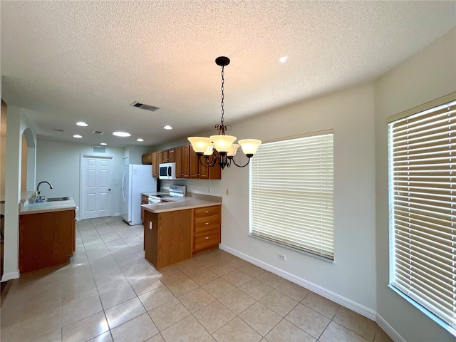15782 SW 16th Avenue Rd, Ocala, FL 34473 - kitchen featuring a peninsula, visible vents, a textured ceiling, and white appliances