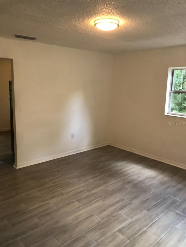 257 NE 8th St, Williston, FL 32696 - spare room featuring baseboards, visible vents, and a textured ceiling