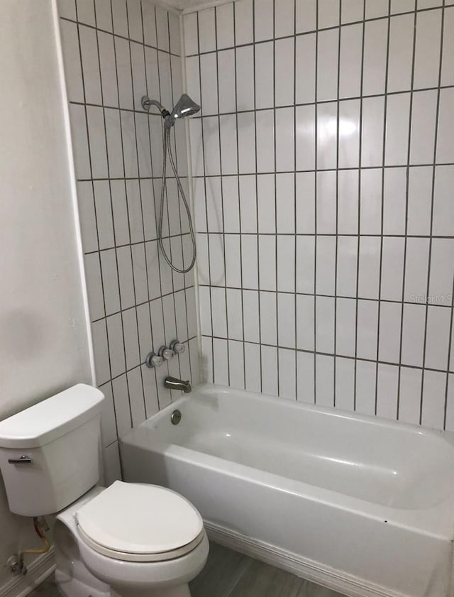 257 NE 8th St, Williston, FL 32696 - full bathroom featuring toilet and shower / bath combination