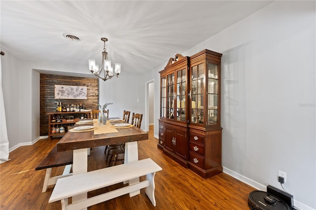 219 NW 7th St, Williston, FL 32696 - dining room featuring dark wood-style flooring, baseboards, a notable chandelier, and visible vents
