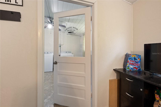 219 NW 7th St, Williston, FL 32696 - hallway with washer and clothes dryer
