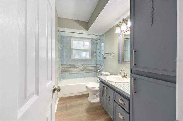 8 Banyan Dr, Ocala, FL 34472 - full bath featuring vanity, washtub / shower combination, toilet, and wood finished floors
