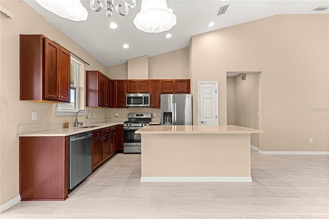 kitchen featuring a sink, stainless steel appliances, a center island, light countertops, and lofted ceiling