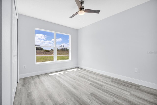 13493 SW 112th Pl, Dunnellon, FL 34432 - empty room with wood finished floors, a ceiling fan, and baseboards
