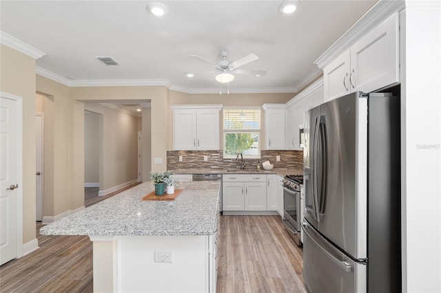 9923 SW 98th Ln, Ocala, FL 34481 - kitchen featuring visible vents, stainless steel appliances, ceiling fan, and light wood-style flooring