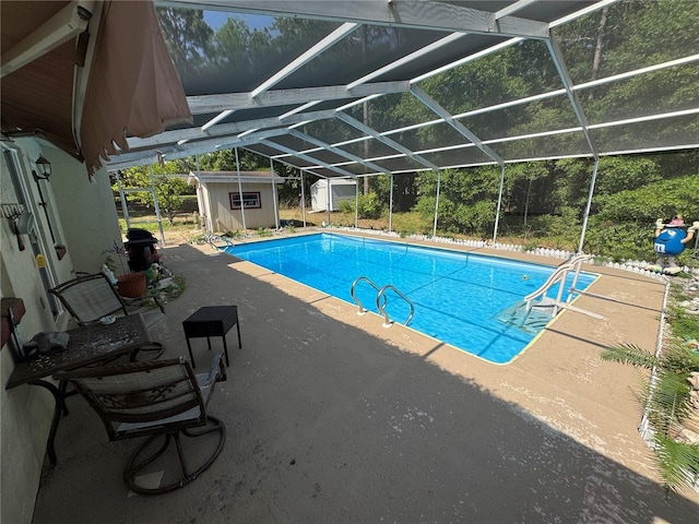 8951 SW 202nd Avenue Rd, Dunnellon, FL 34431 - swimming pool with a patio area and a lanai