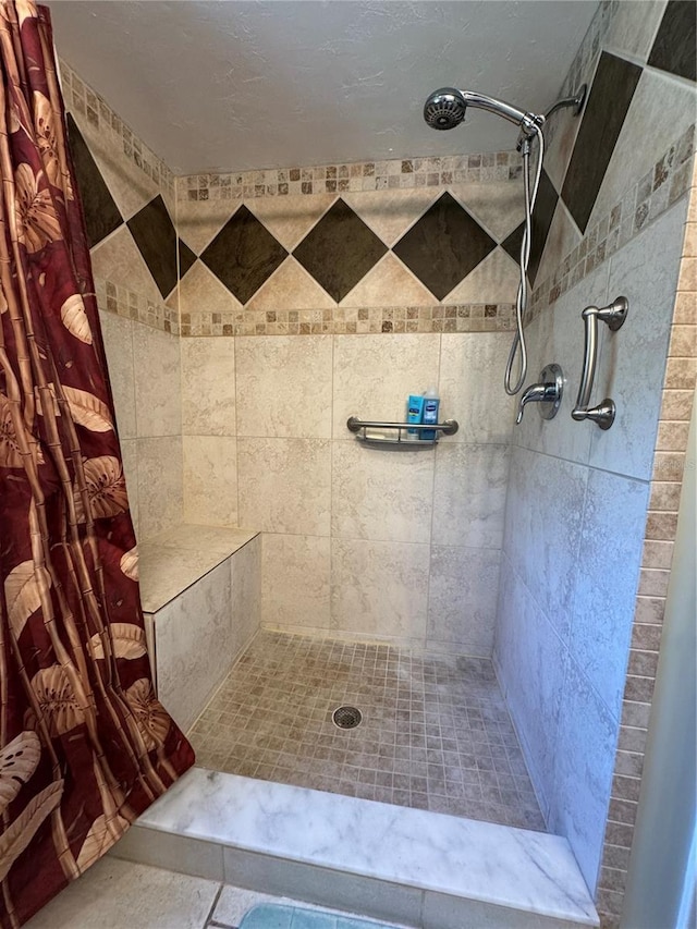 8951 SW 202nd Avenue Rd, Dunnellon, FL 34431 - bathroom featuring a tile shower
