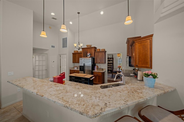 811 SE 49th Ave, Ocala, FL 34471 - kitchen with visible vents, baseboards, high vaulted ceiling, a sink, and stainless steel appliances