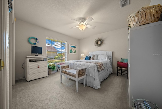 811 SE 49th Ave, Ocala, FL 34471 - bedroom featuring light carpet, a ceiling fan, a textured ceiling, and visible vents