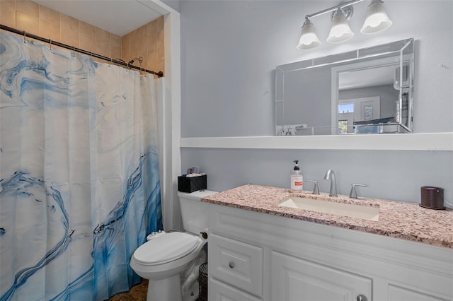 full bathroom featuring toilet, a shower with curtain, and vanity