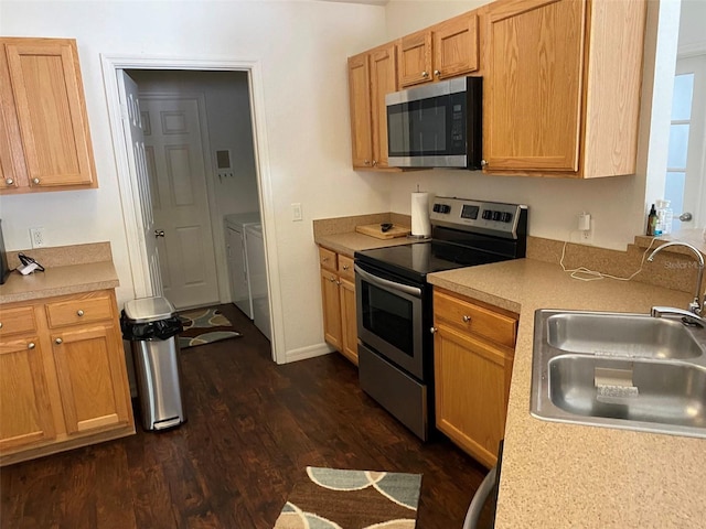 15266 SW 44th Ter, Ocala, FL 34473 - kitchen featuring dark wood-style flooring, a sink, light countertops, stainless steel appliances, and washer and dryer