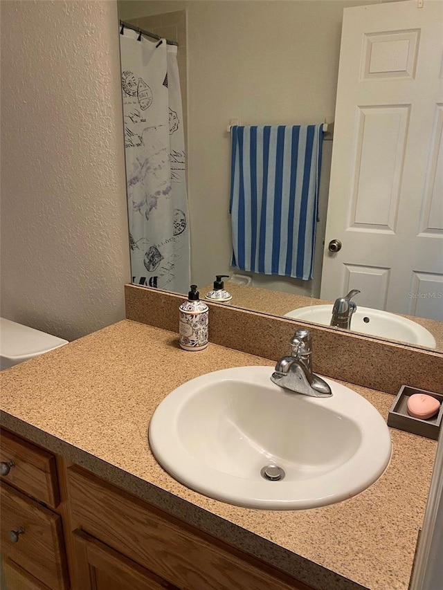 15266 SW 44th Ter, Ocala, FL 34473 - full bath with vanity, a textured wall, and a shower with curtain