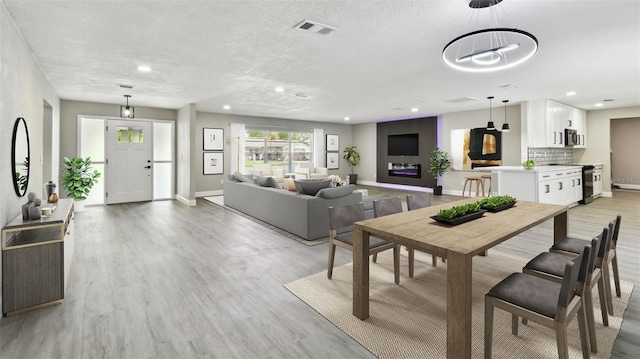 dining space with recessed lighting, baseboards, visible vents, and light wood-style flooring