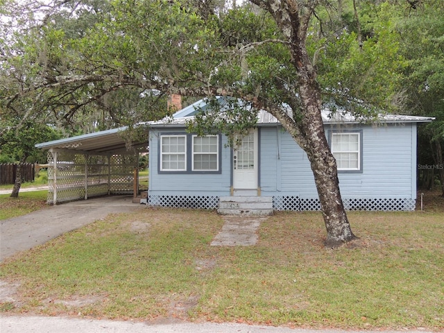 219 SE 3rd Ave, Williston, FL 32696 - manufactured / mobile home featuring driveway, a front yard, and entry steps