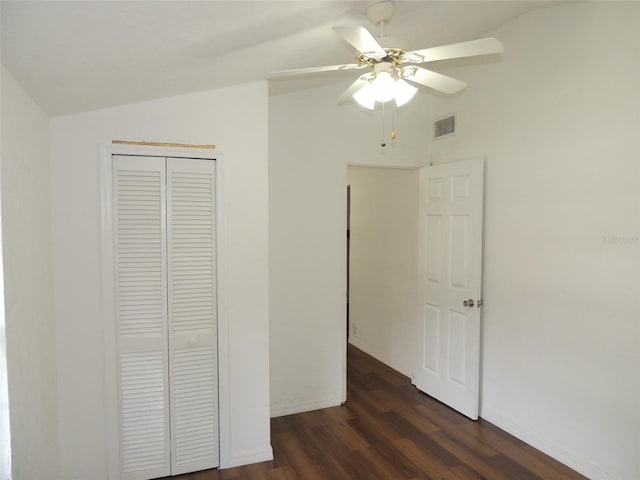 219 SE 3rd Ave, Williston, FL 32696 - unfurnished bedroom featuring a closet, ceiling fan, dark wood-style flooring, visible vents, and lofted ceiling