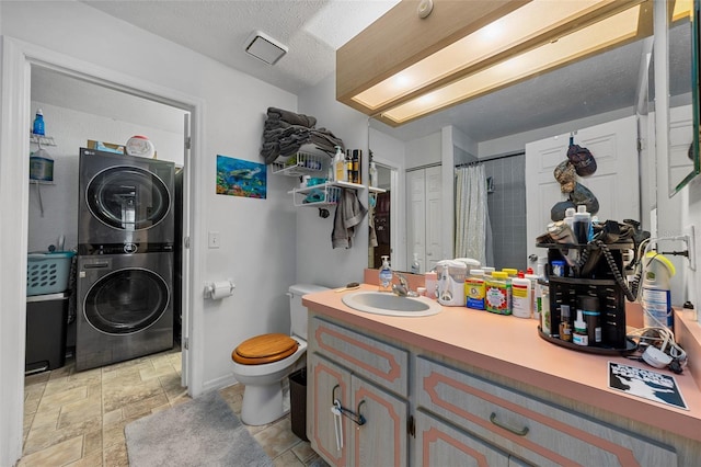408 Etheredge St, Bushnell, FL 33513 - full bath with stacked washing machine and dryer, stone finish flooring, toilet, vanity, and curtained shower