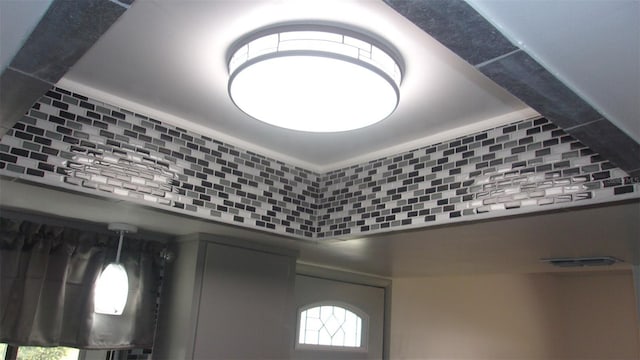 9880 SW 101st Pl, Ocala, FL 34481 - room details featuring backsplash and visible vents