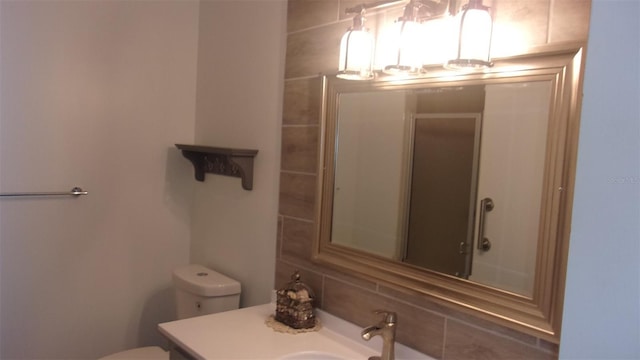 9880 SW 101st Pl, Ocala, FL 34481 - full bath featuring toilet, a shower with shower door, and vanity