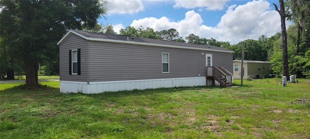 15951 NW 44th Avenue Rd, Reddick, FL 32686 - view of side of home featuring a yard