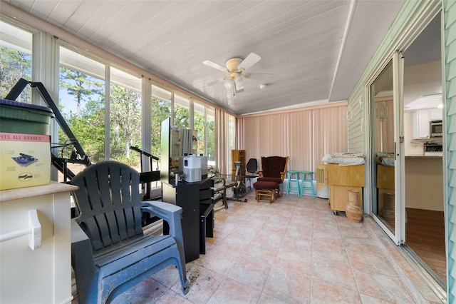 sunroom / solarium with ceiling fan
