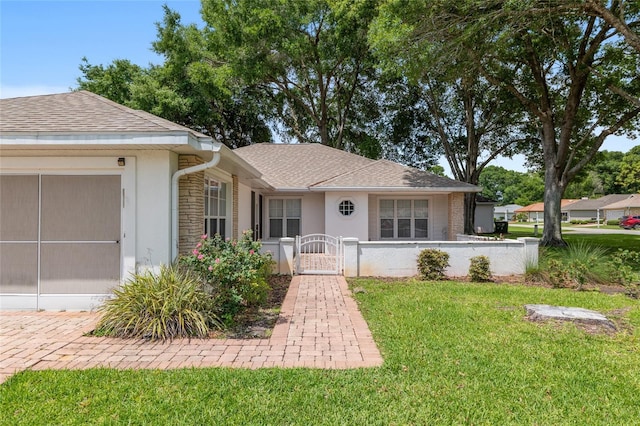 11146 SW 68th Ct, Ocala, FL 34476 - ranch-style house featuring roof with shingles, a fenced front yard, stucco siding, a front yard, and a gate