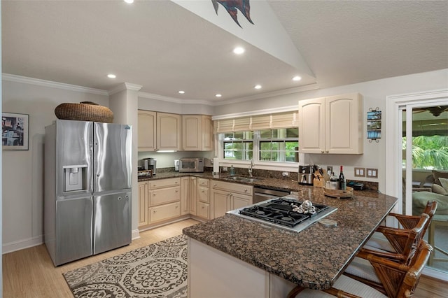 536 NW 7th Ave, Crystal River, FL 34428 - kitchen featuring a peninsula, appliances with stainless steel finishes, a sink, and light wood-type flooring