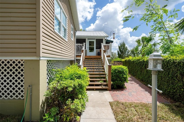 536 NW 7th Ave, Crystal River, FL 34428 - property entrance featuring a wooden deck